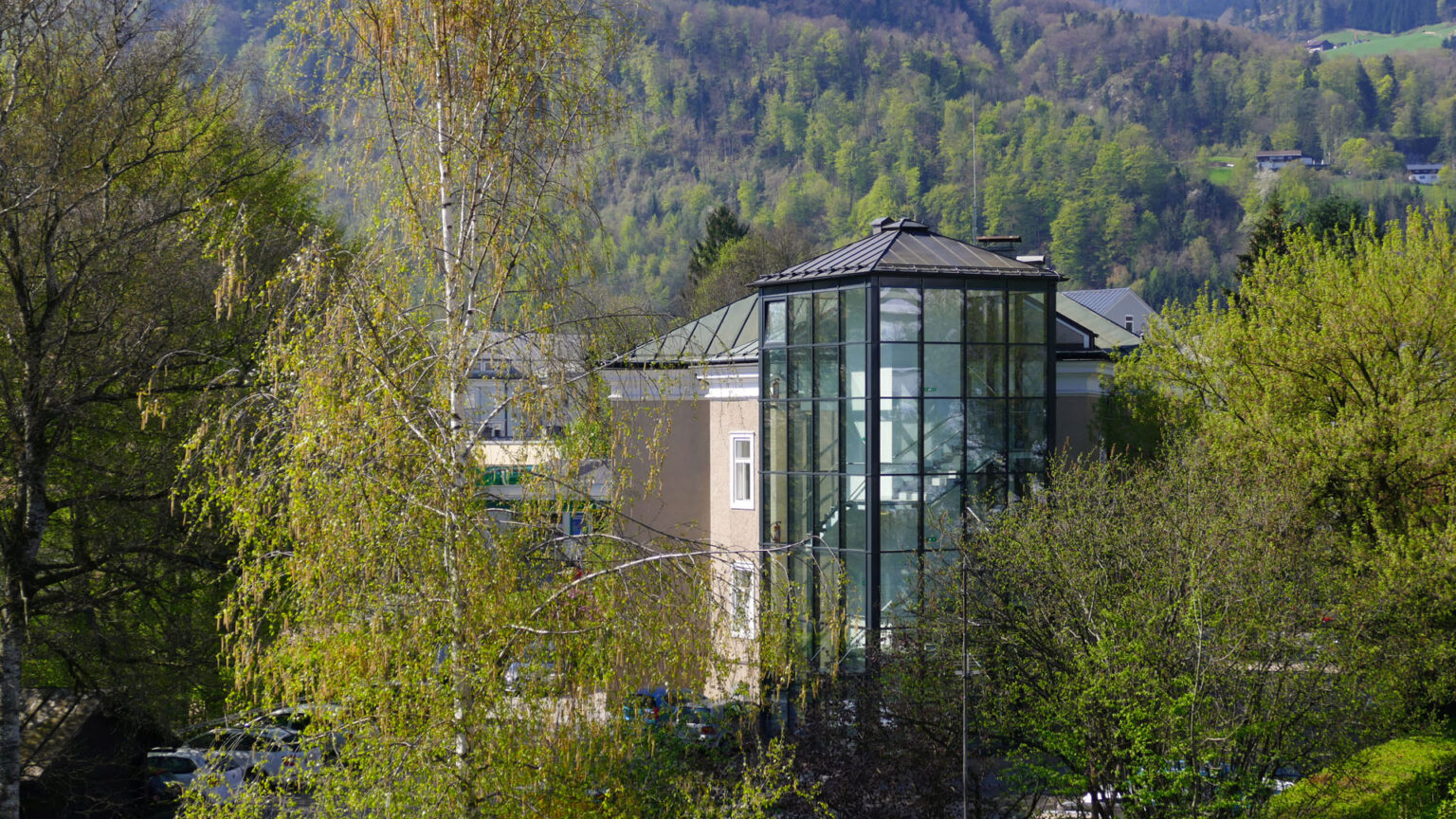 Adlhart architekten aerzteforum hallein glaskonstruktion